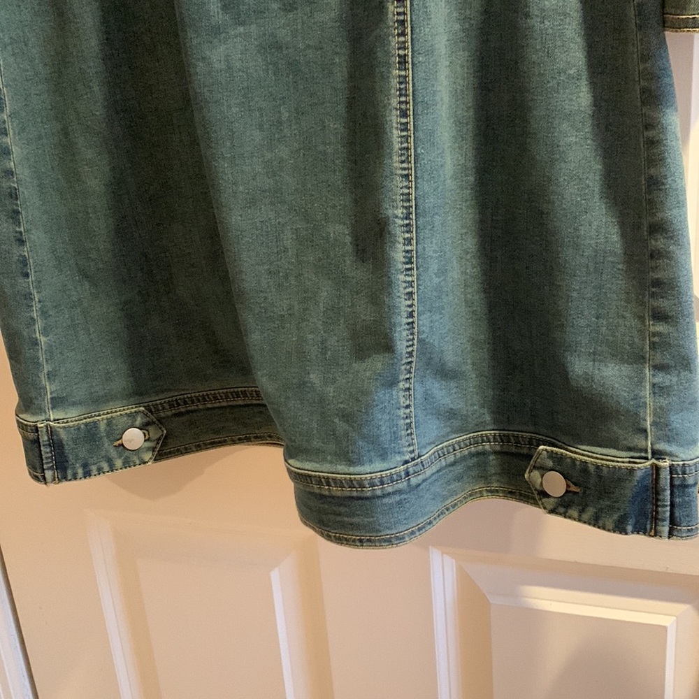 FLASH SALE -- NEW -- Perfect Denim Jacket -- Size Medium - Picture 8 of 13